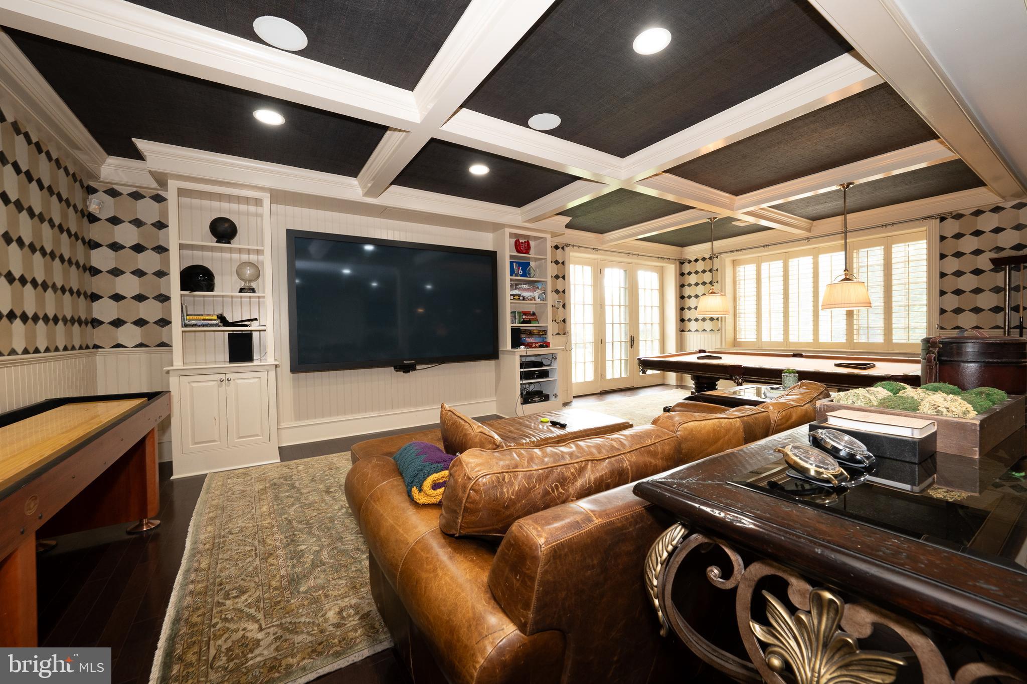 909 WAVERLY ROAD