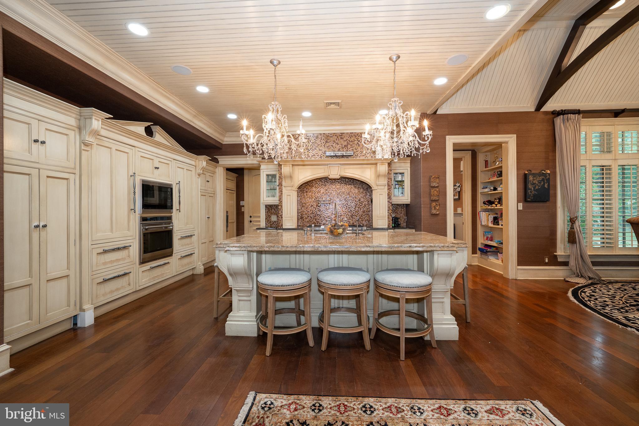 909 WAVERLY ROAD