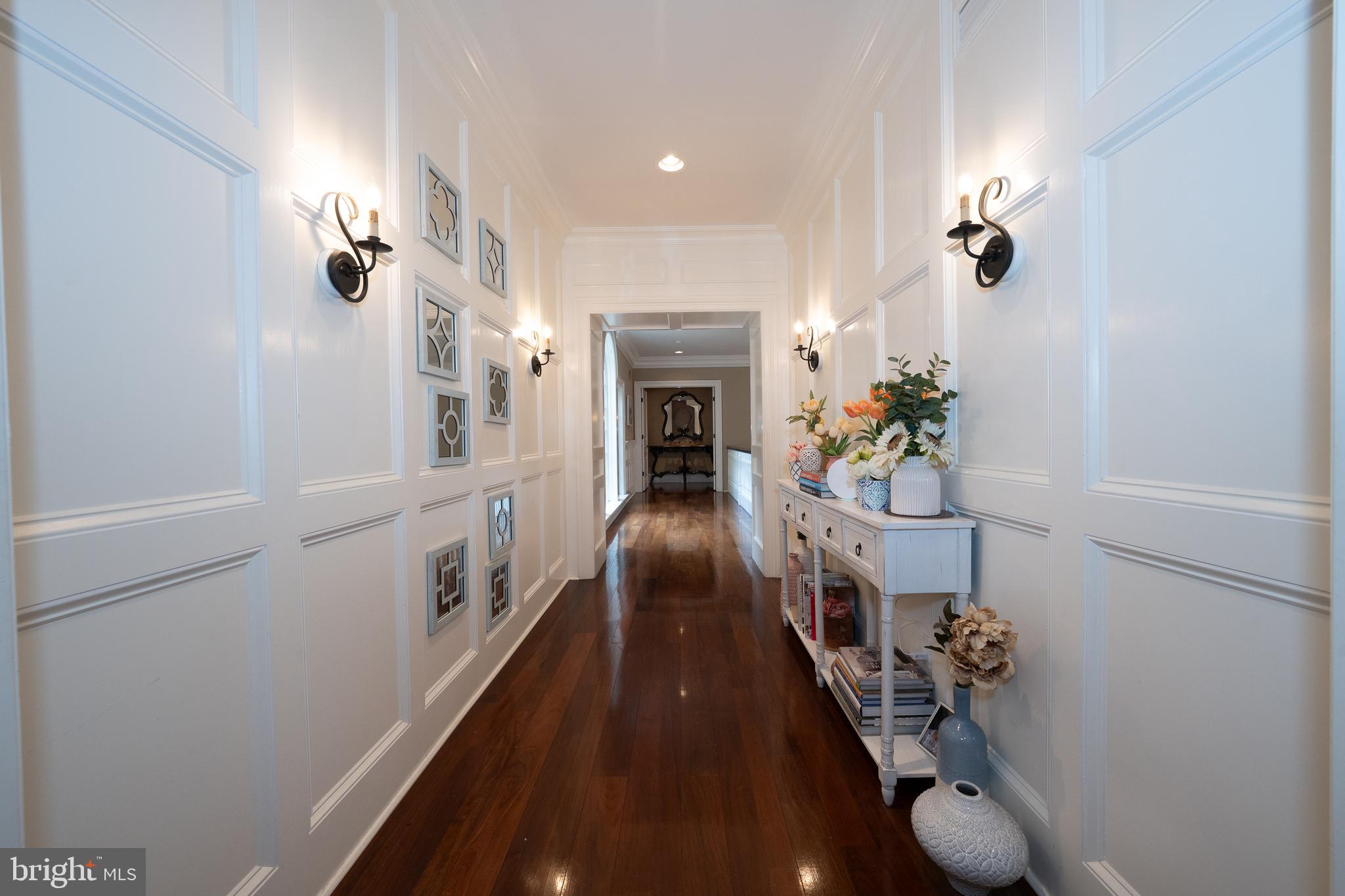909 WAVERLY ROAD