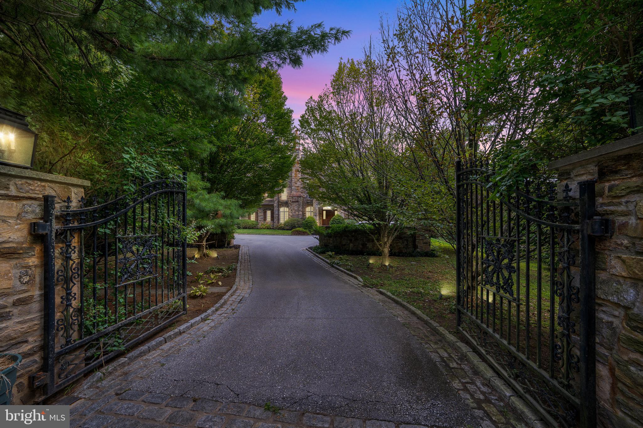 909 WAVERLY ROAD
