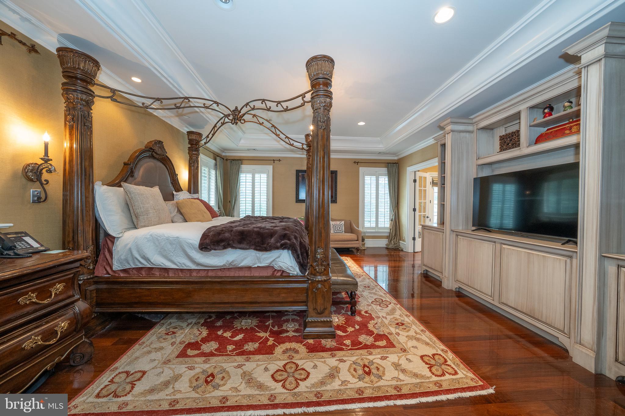 909 WAVERLY ROAD