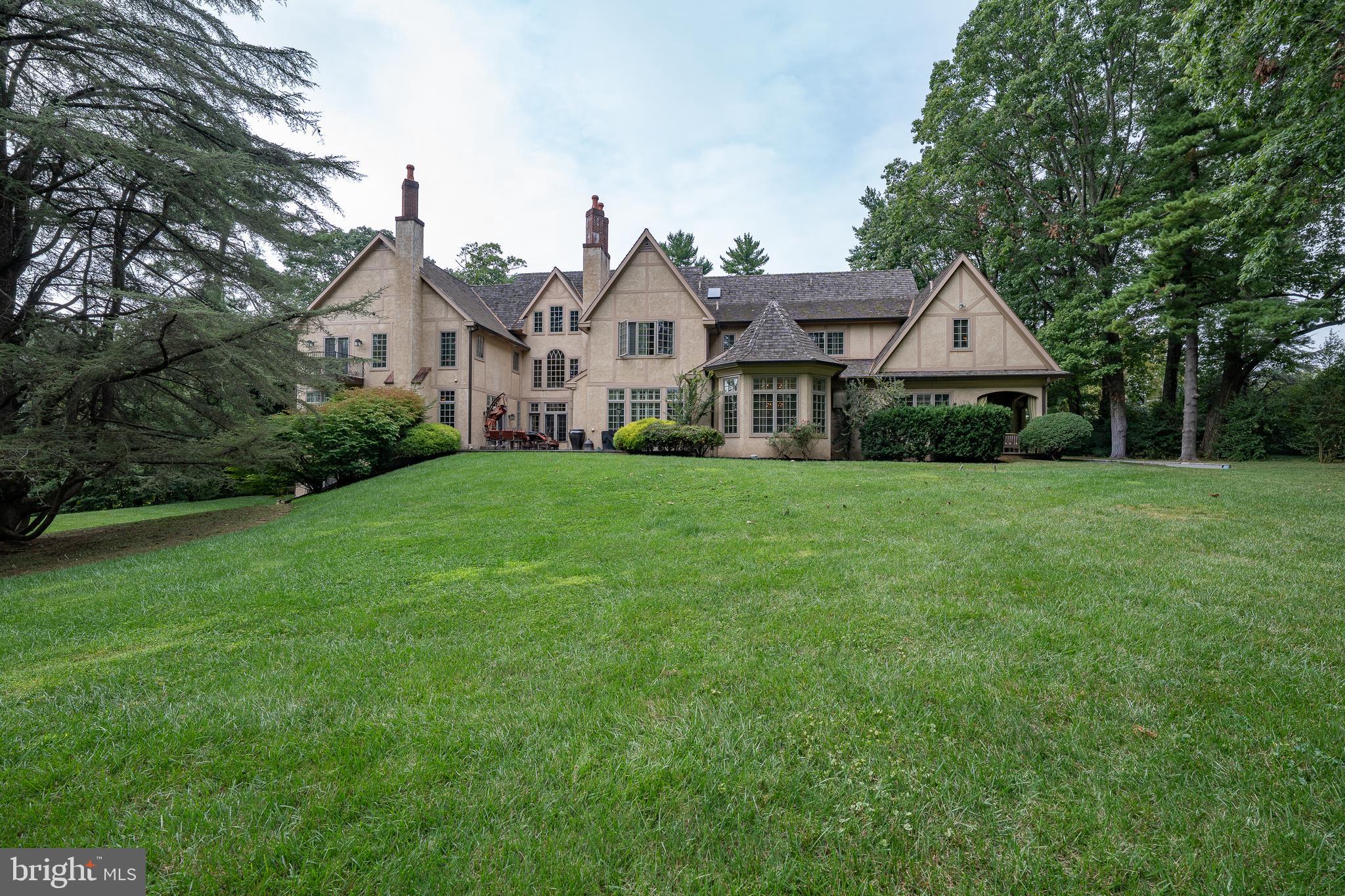 909 WAVERLY ROAD