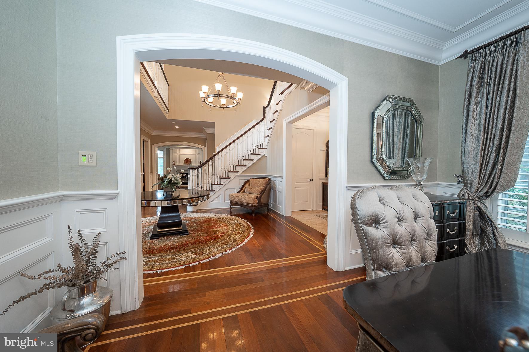 909 WAVERLY ROAD