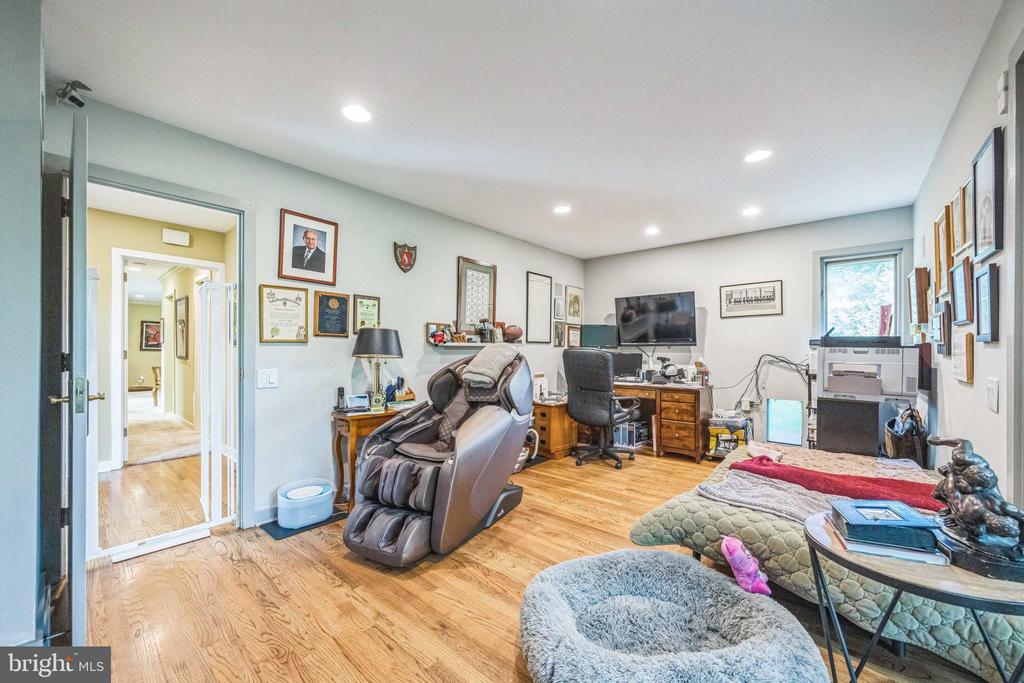 745 GERMANTOWN PIKE