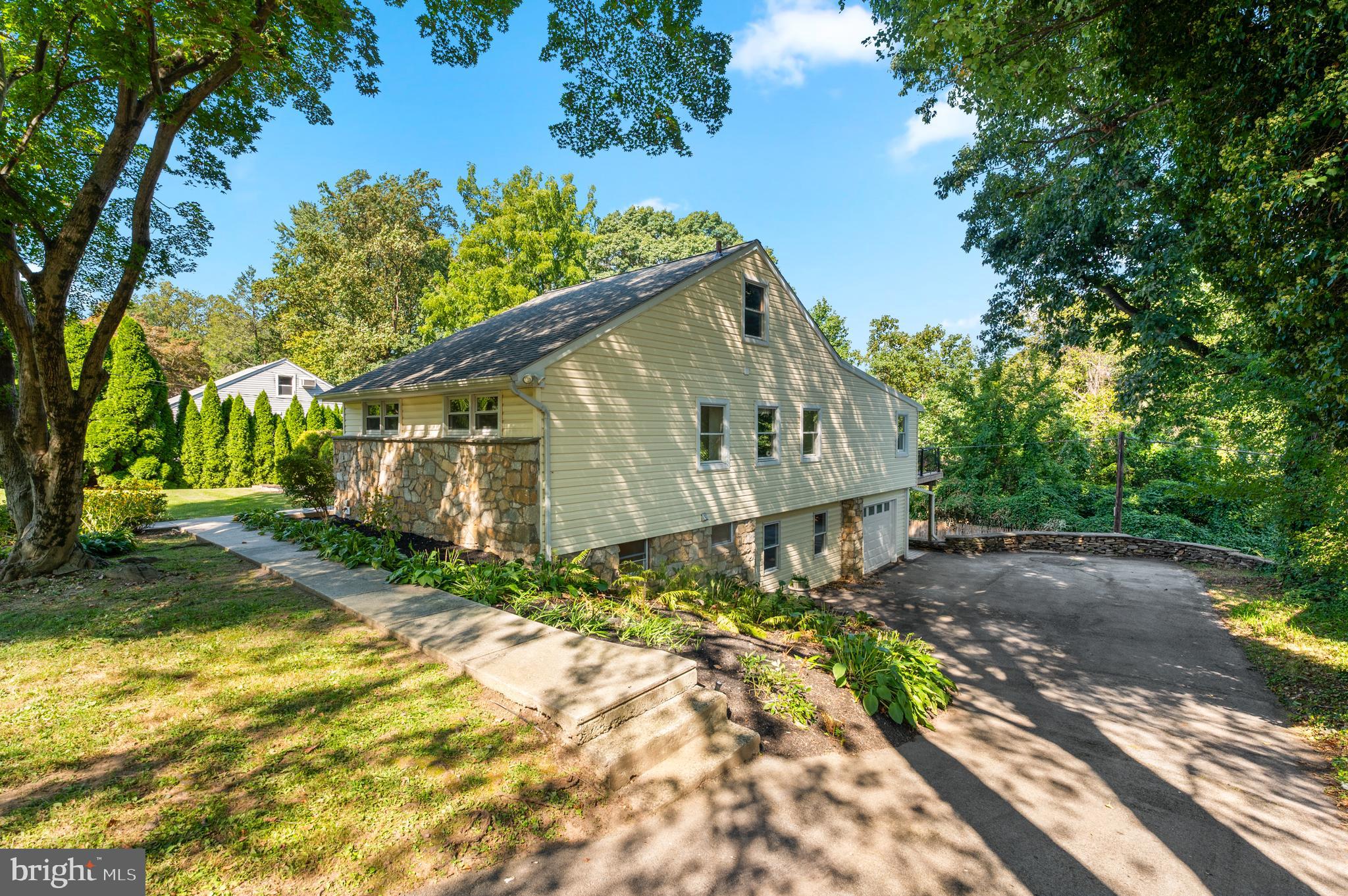 1140 GREEN TREE LANE