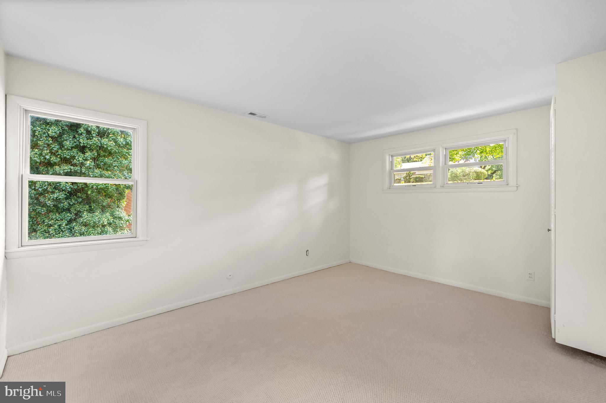 1140 GREEN TREE LANE