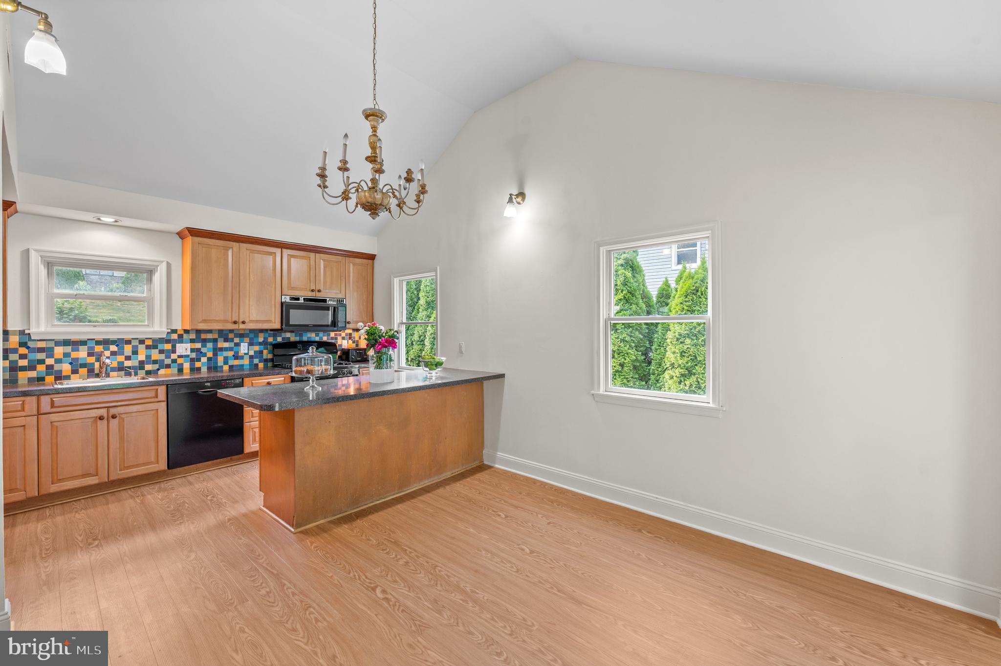 1140 GREEN TREE LANE