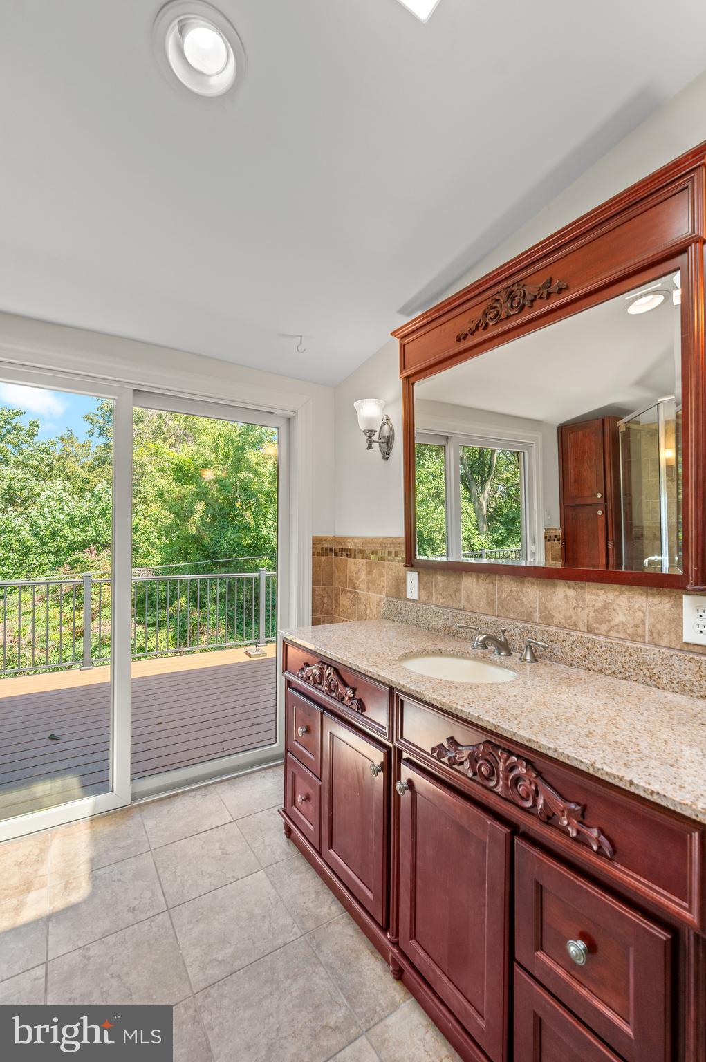 1140 GREEN TREE LANE