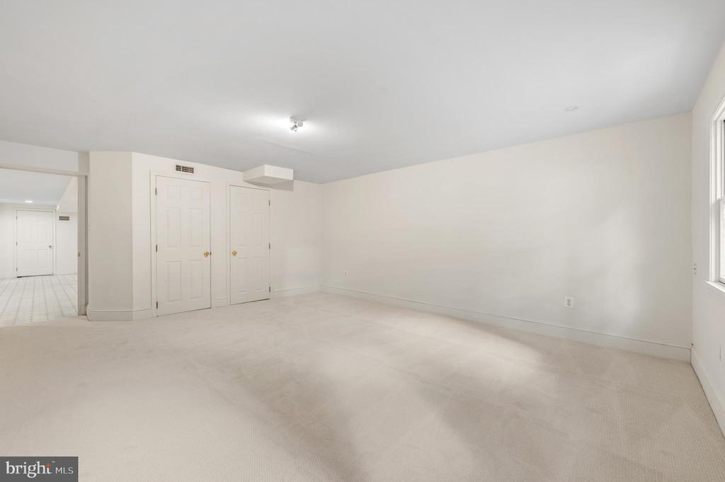 1140 GREEN TREE LANE
