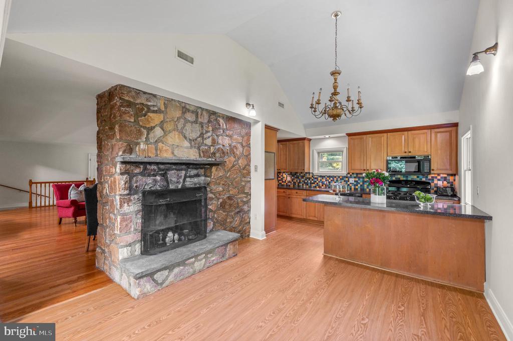 1140 GREEN TREE LANE