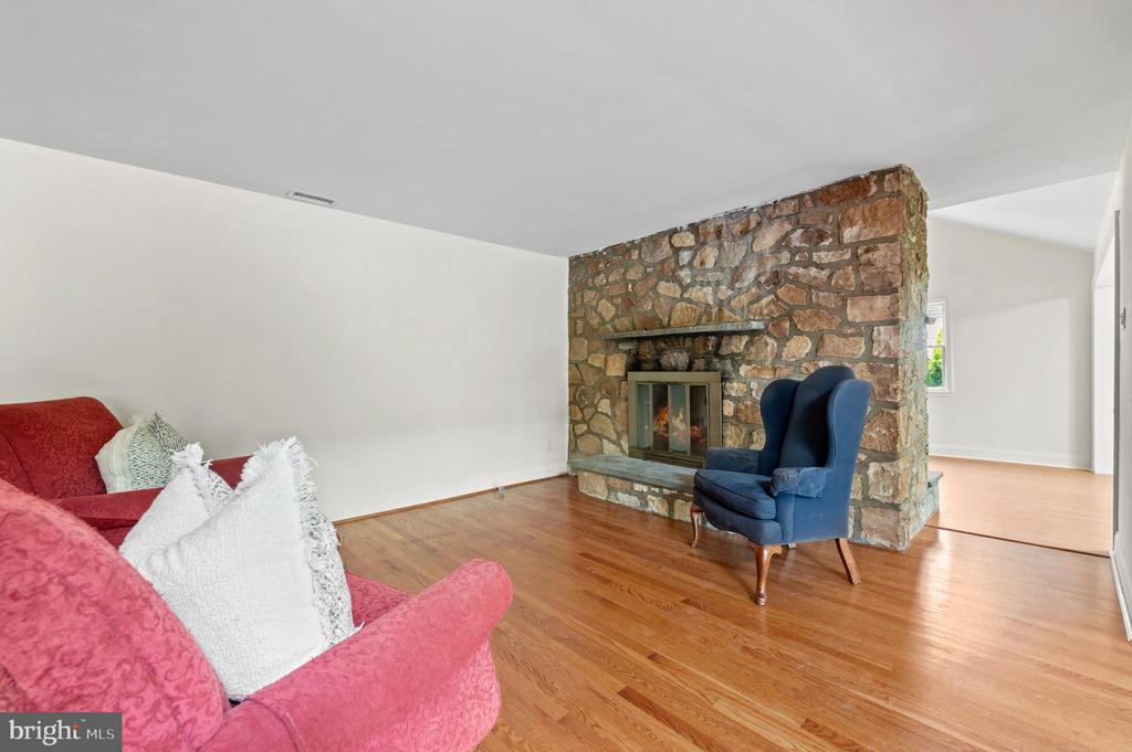 1140 GREEN TREE LANE