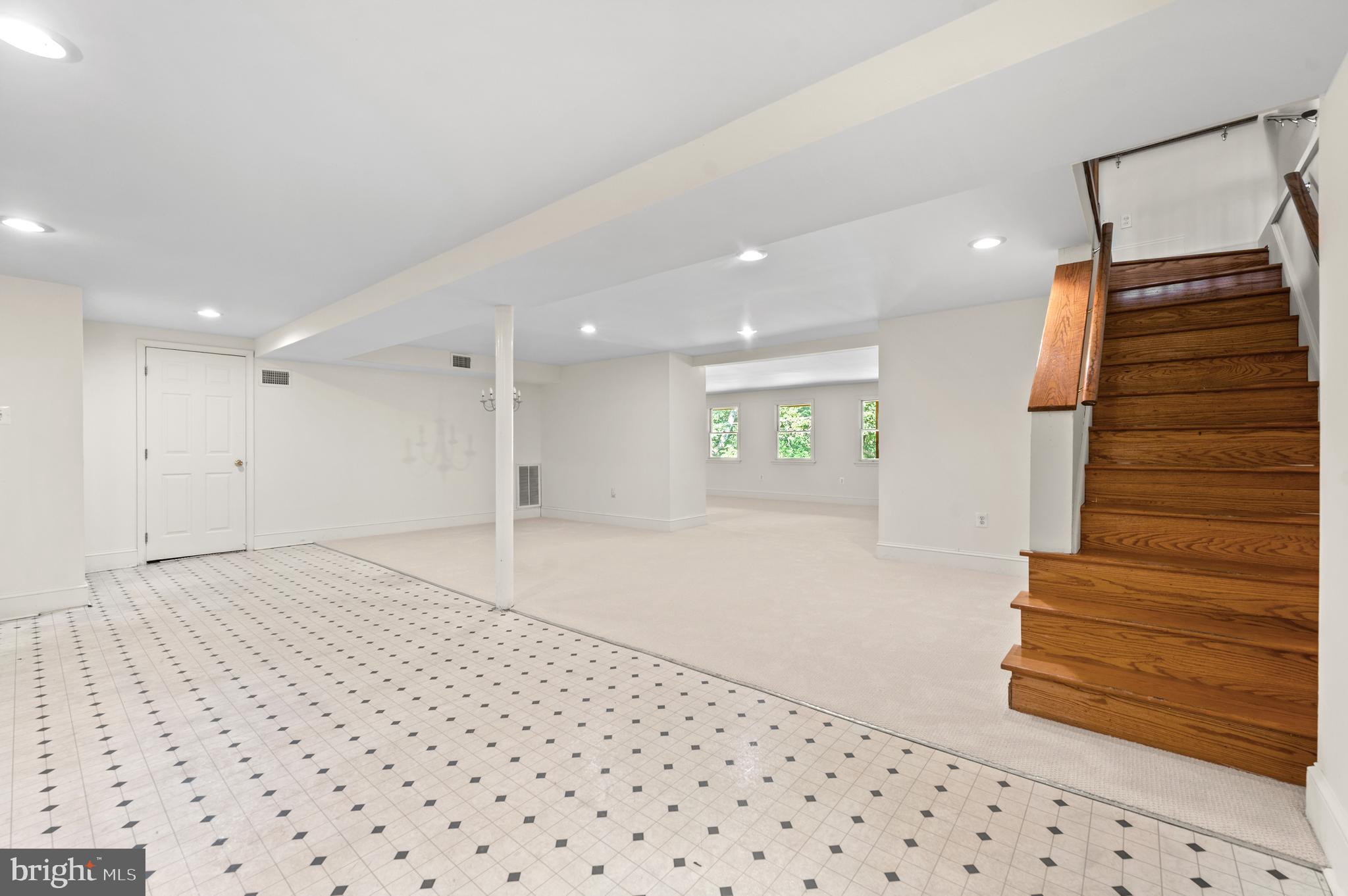 1140 GREEN TREE LANE