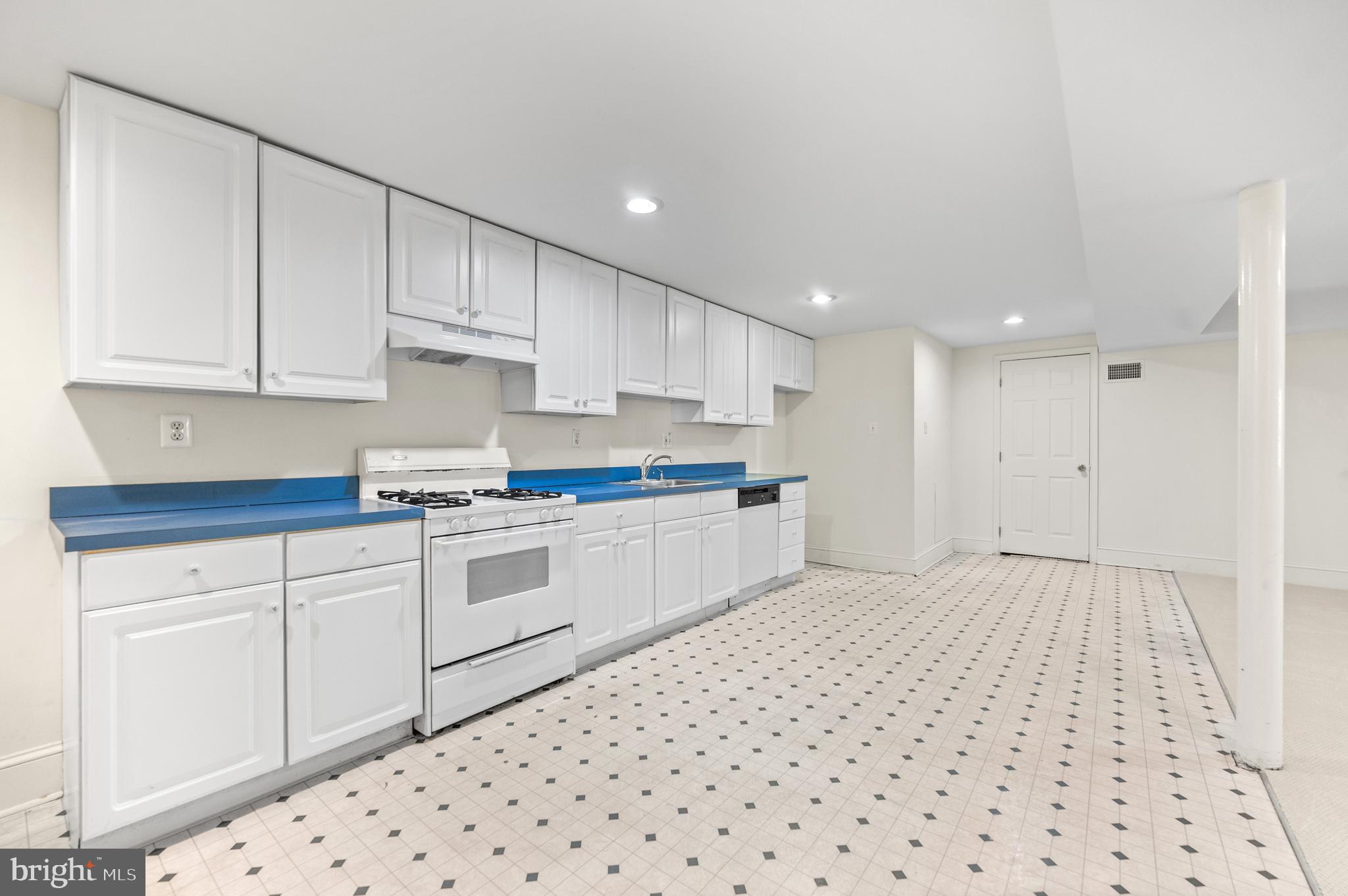 1140 GREEN TREE LANE