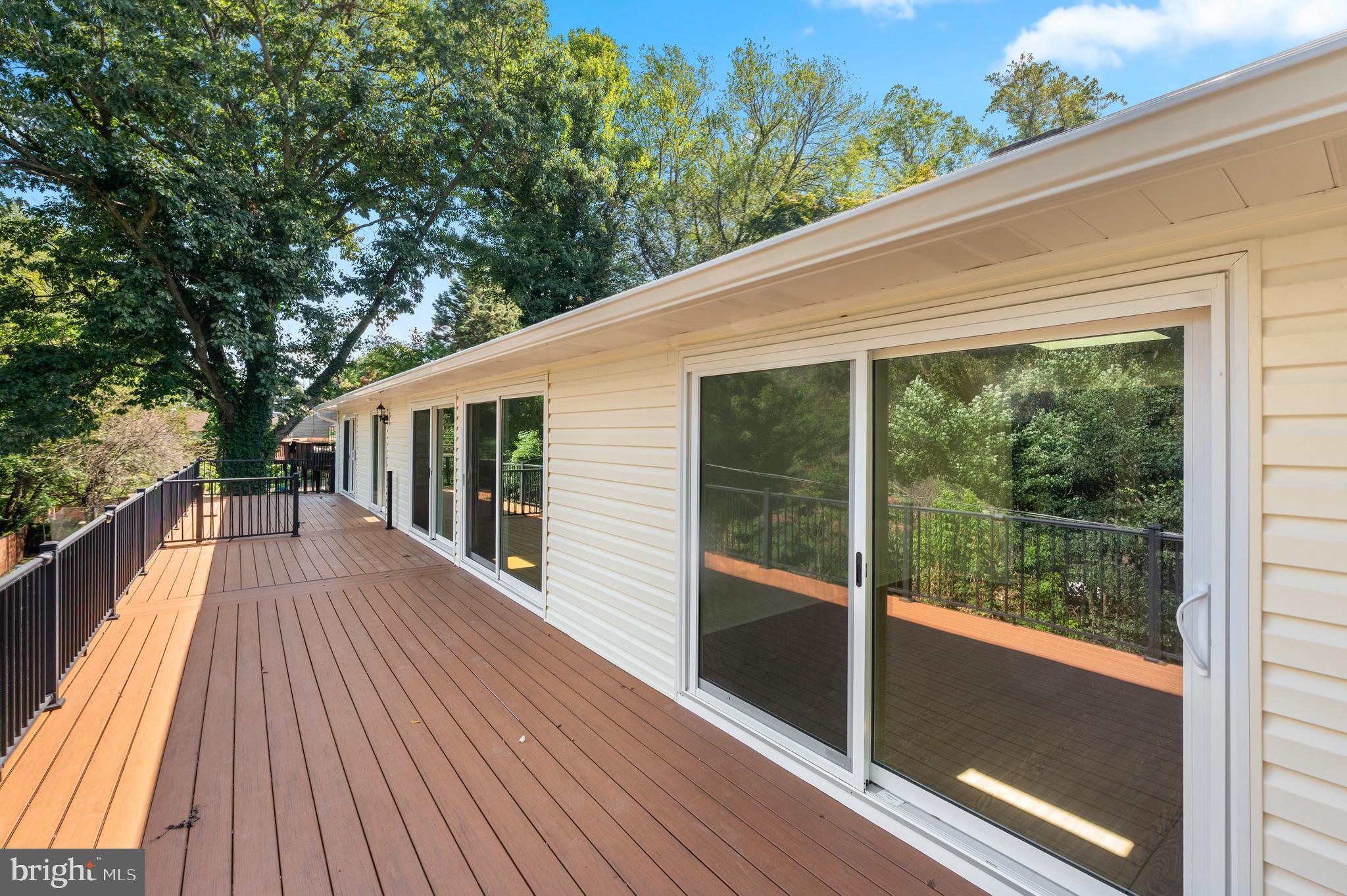 1140 GREEN TREE LANE