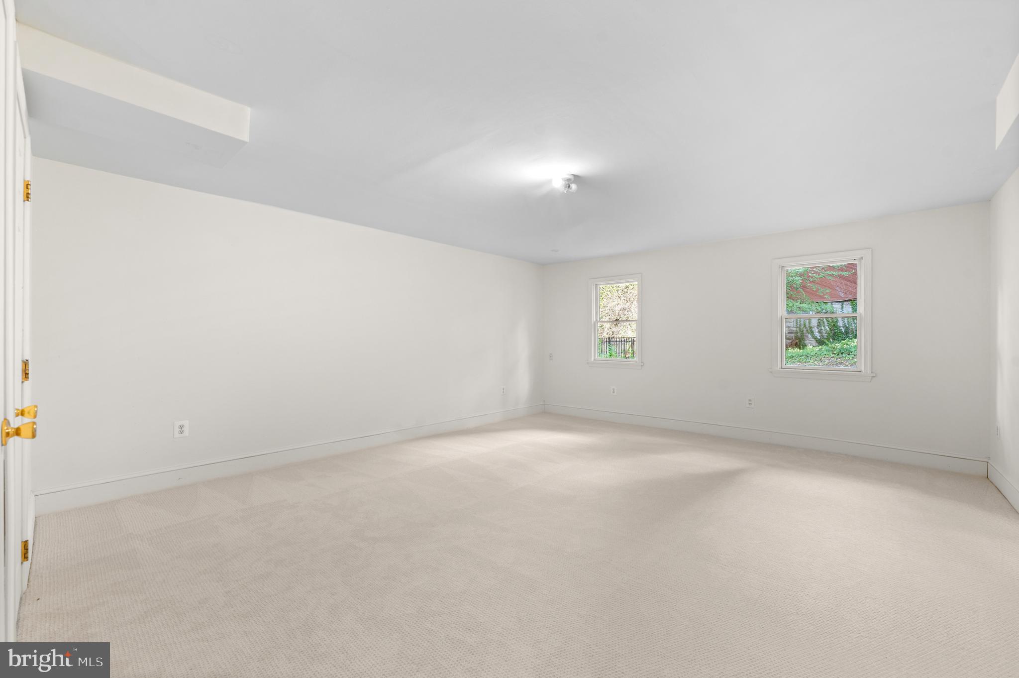 1140 GREEN TREE LANE