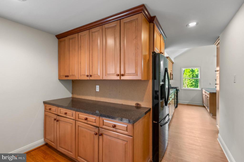 1140 GREEN TREE LANE