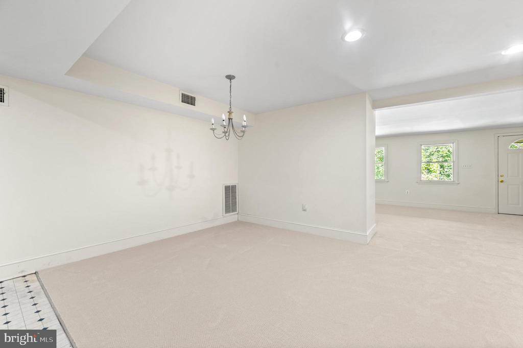 1140 GREEN TREE LANE