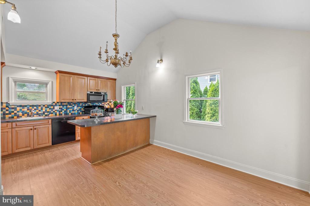 1140 GREEN TREE LANE
