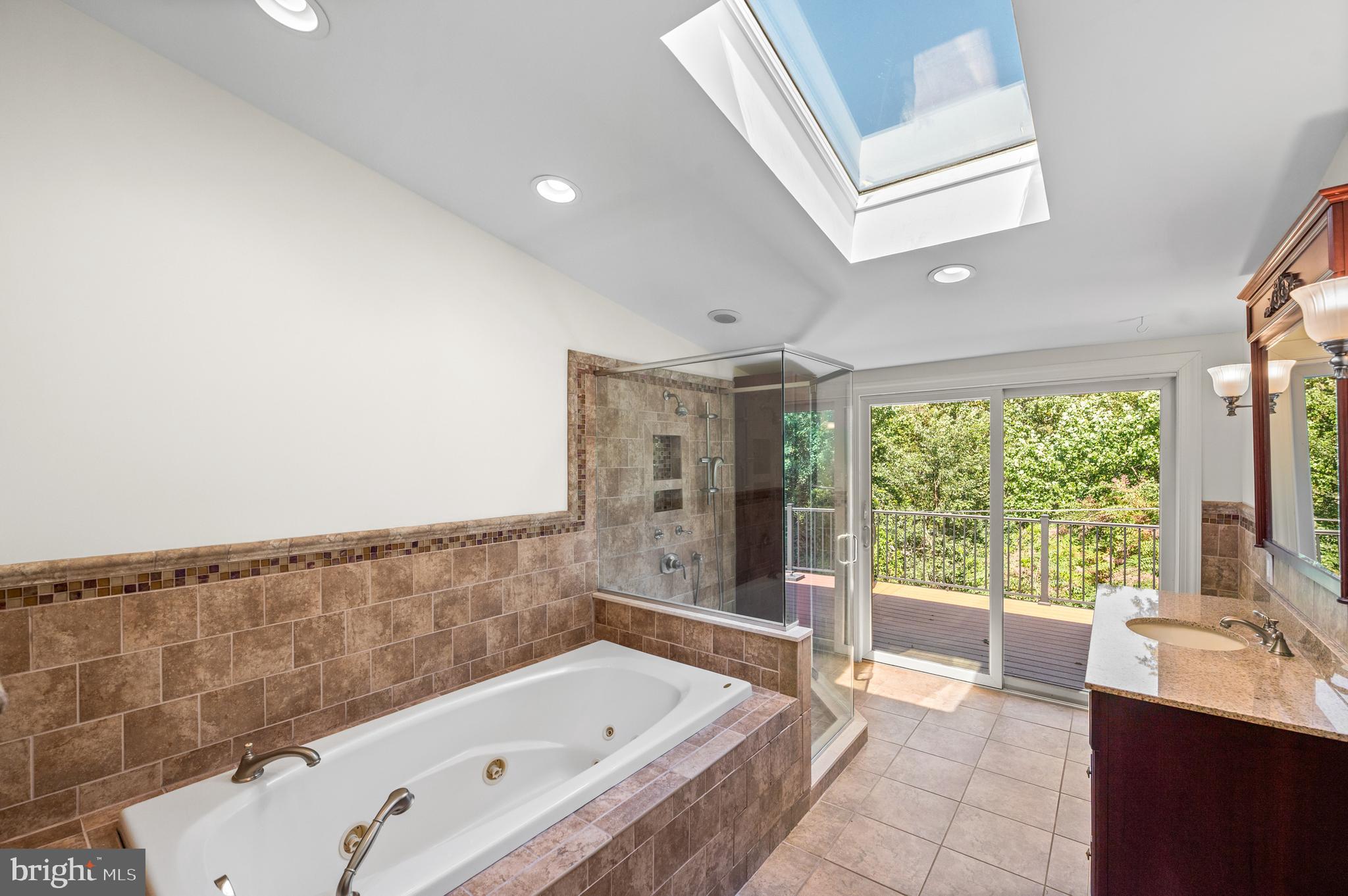 1140 GREEN TREE LANE