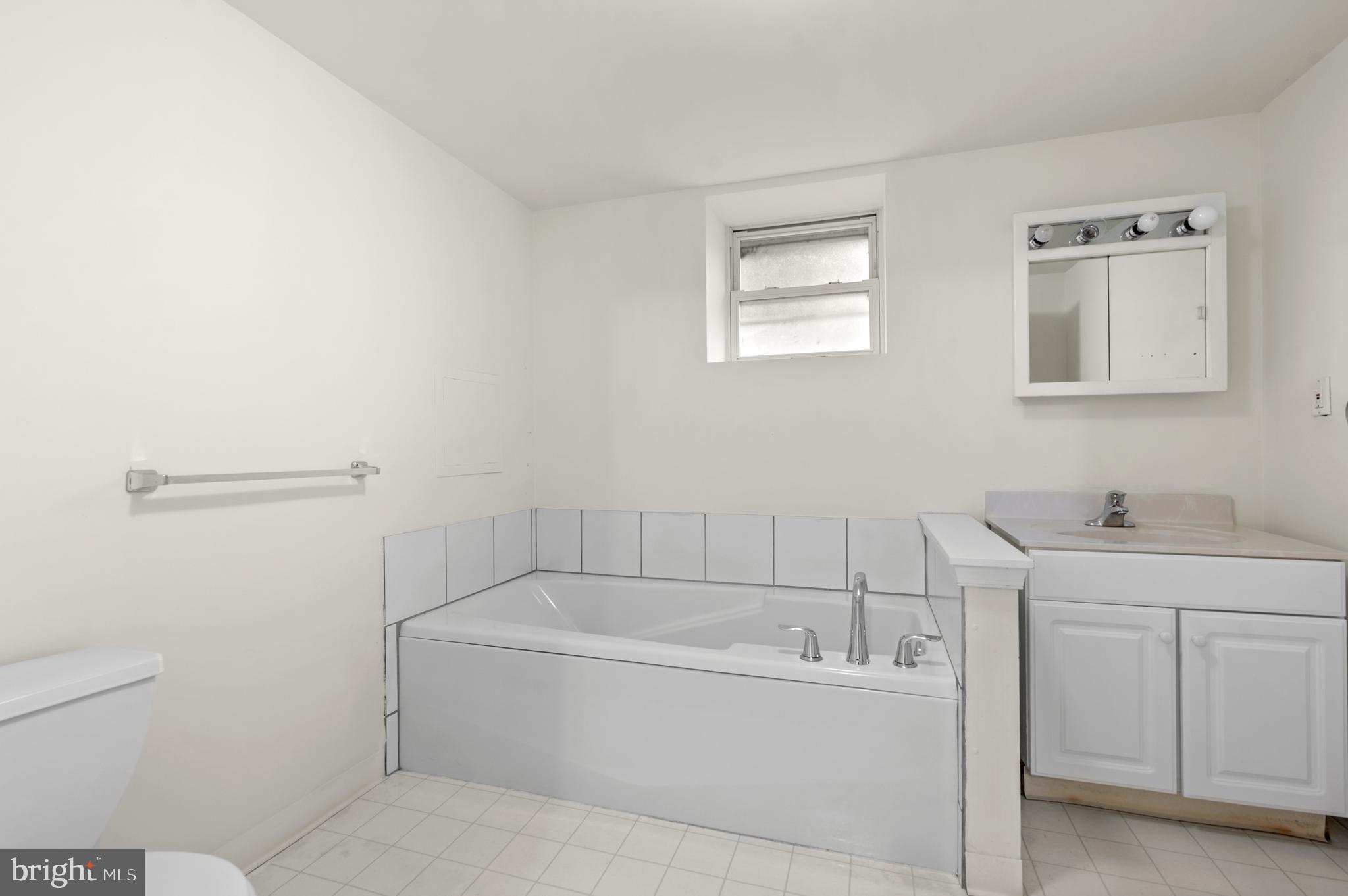 1140 GREEN TREE LANE