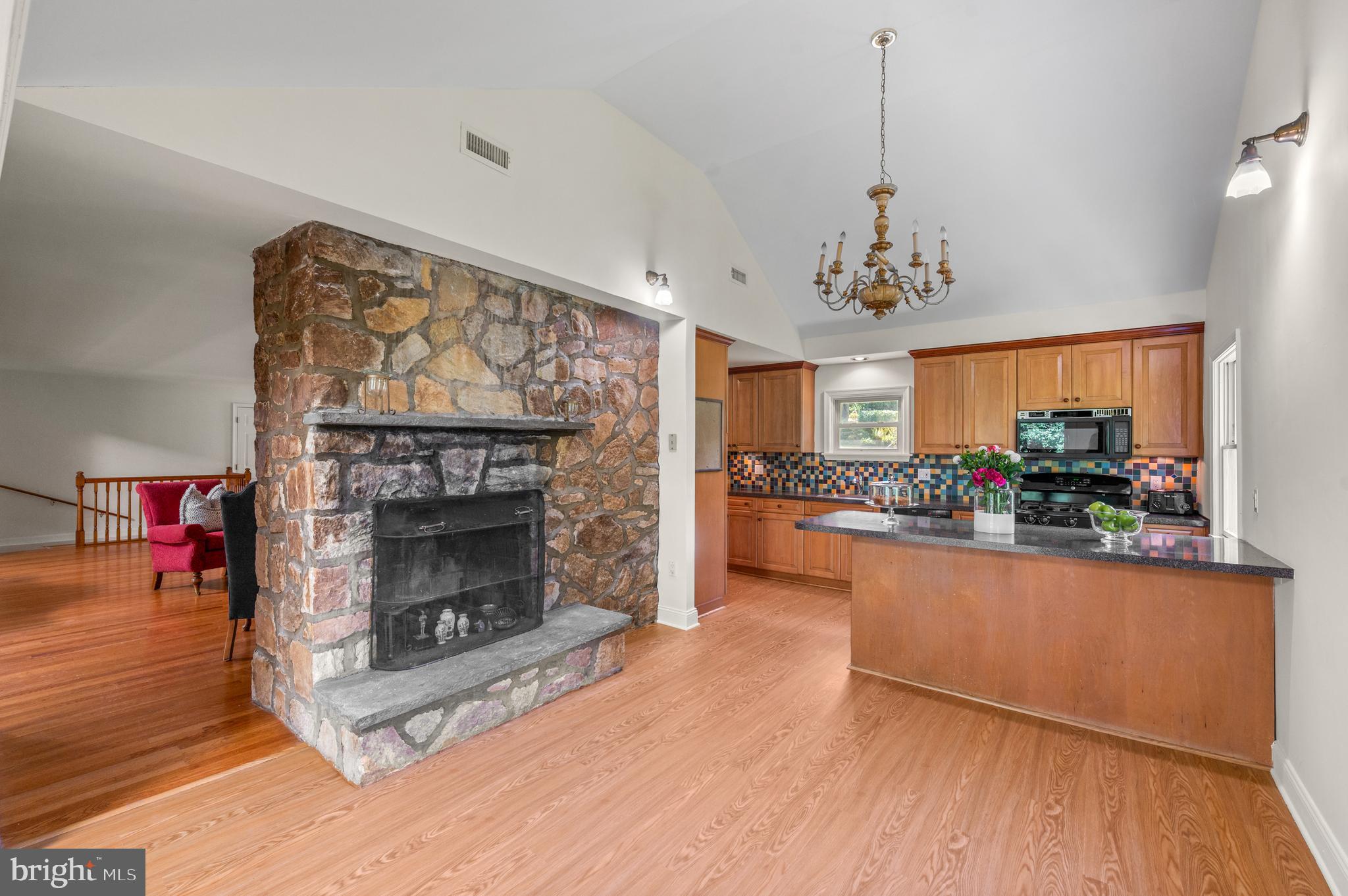 1140 GREEN TREE LANE