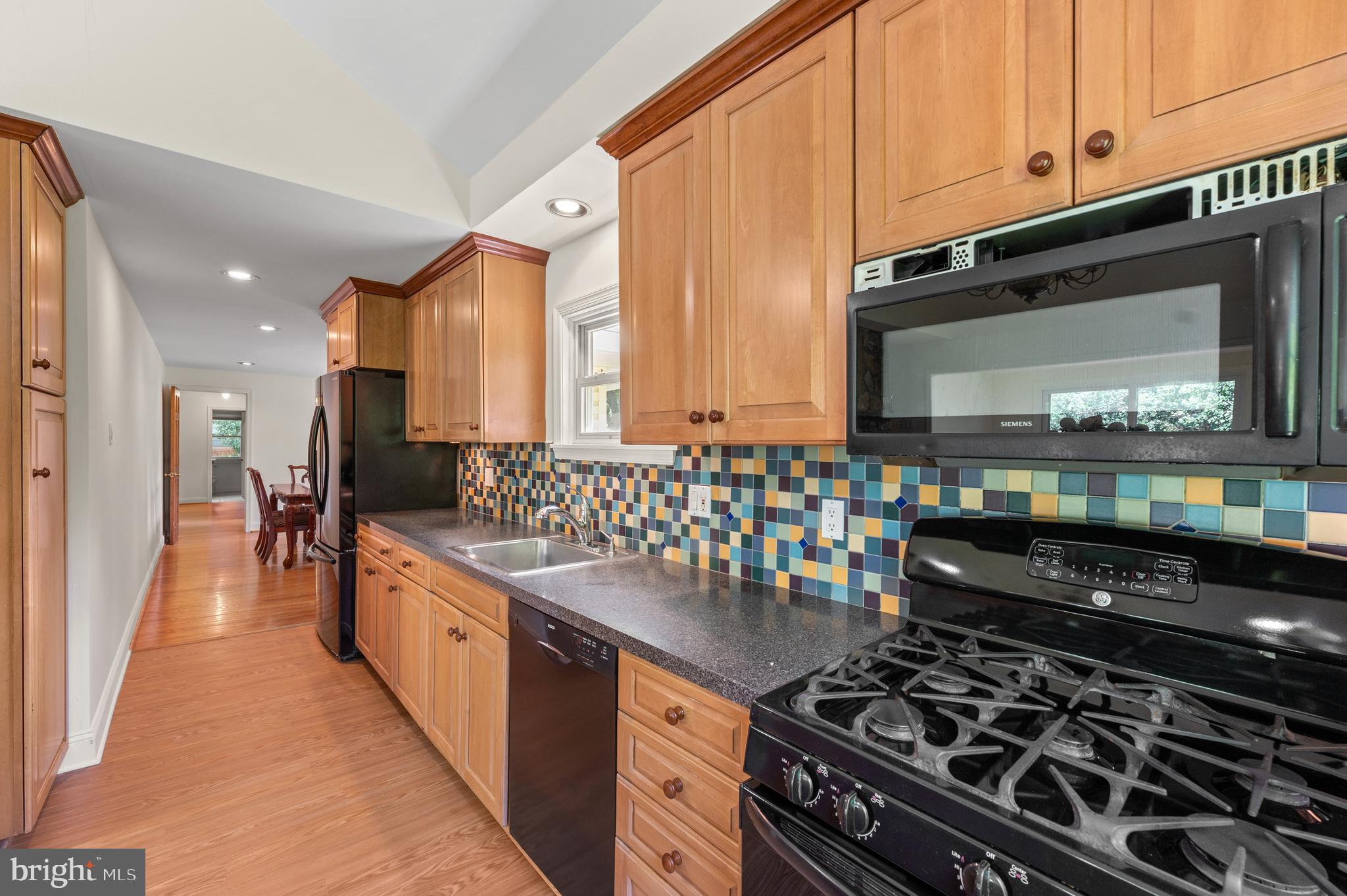 1140 GREEN TREE LANE