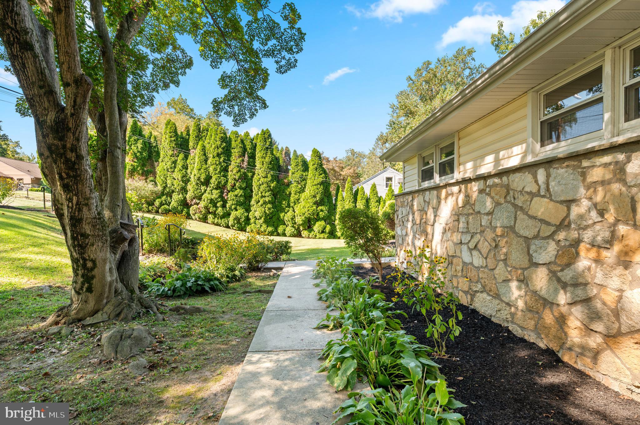 1140 GREEN TREE LANE