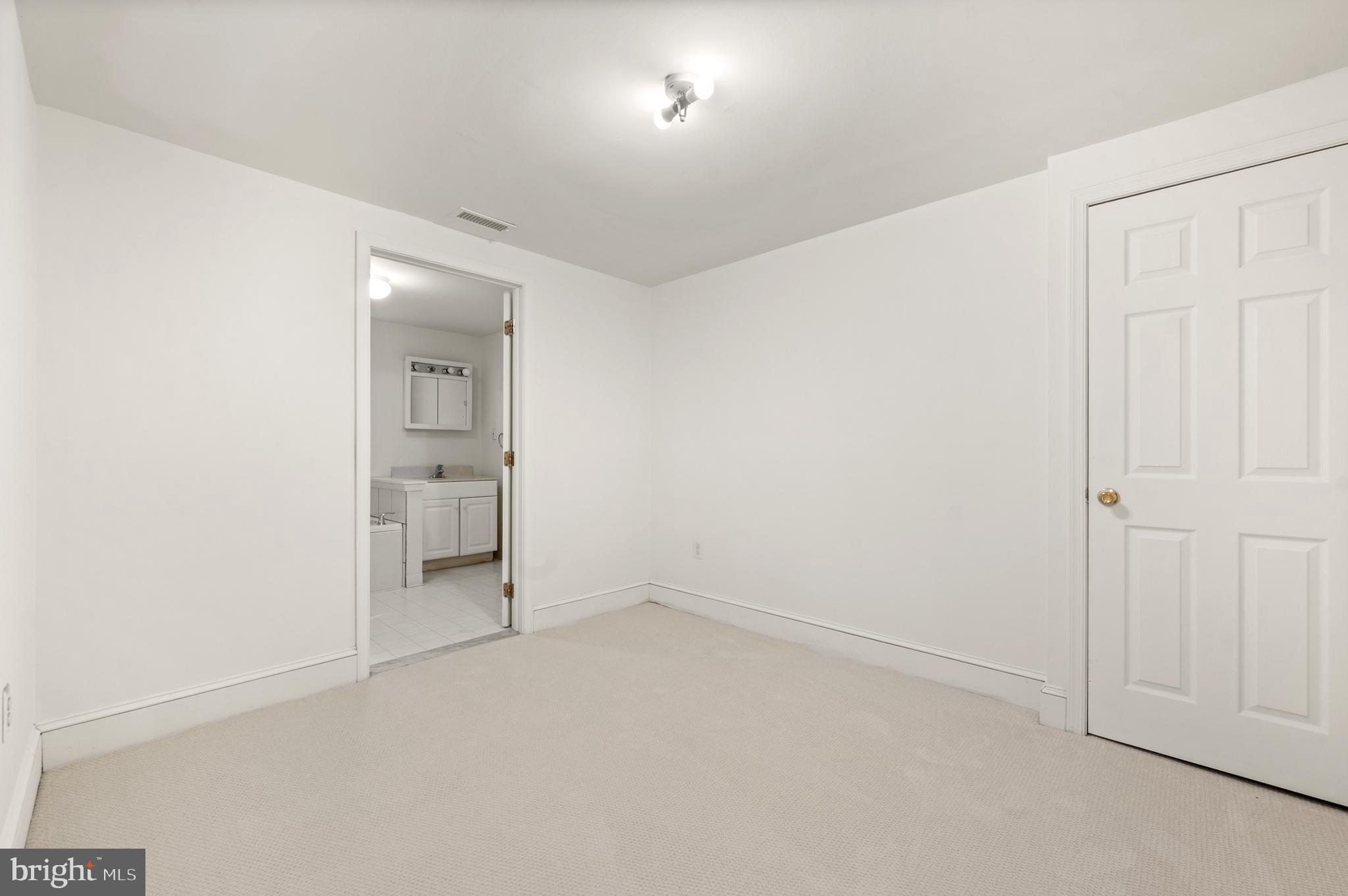 1140 GREEN TREE LANE