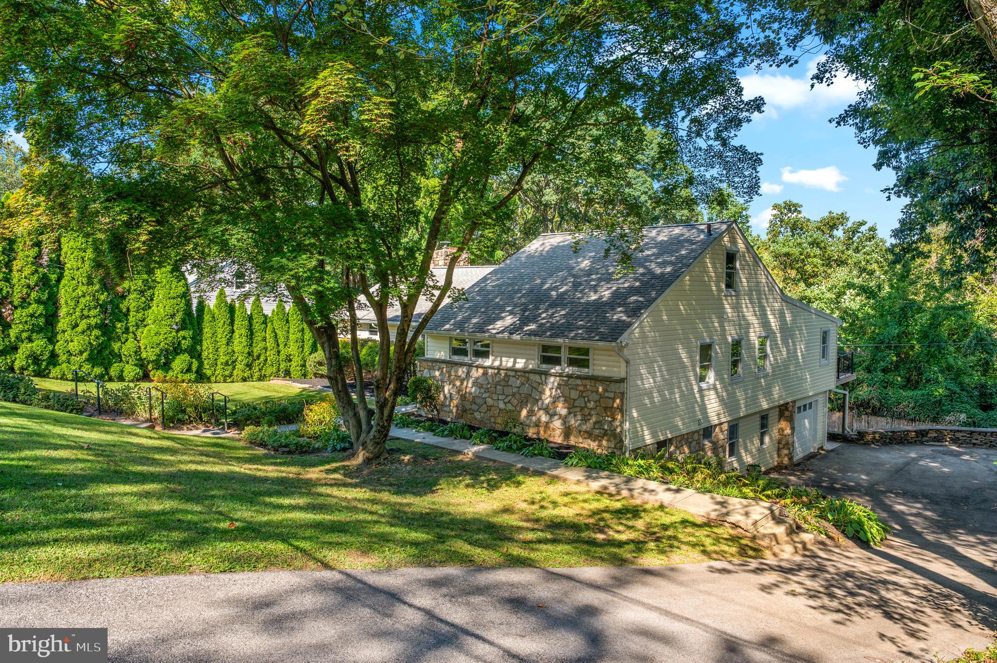 1140 GREEN TREE LANE