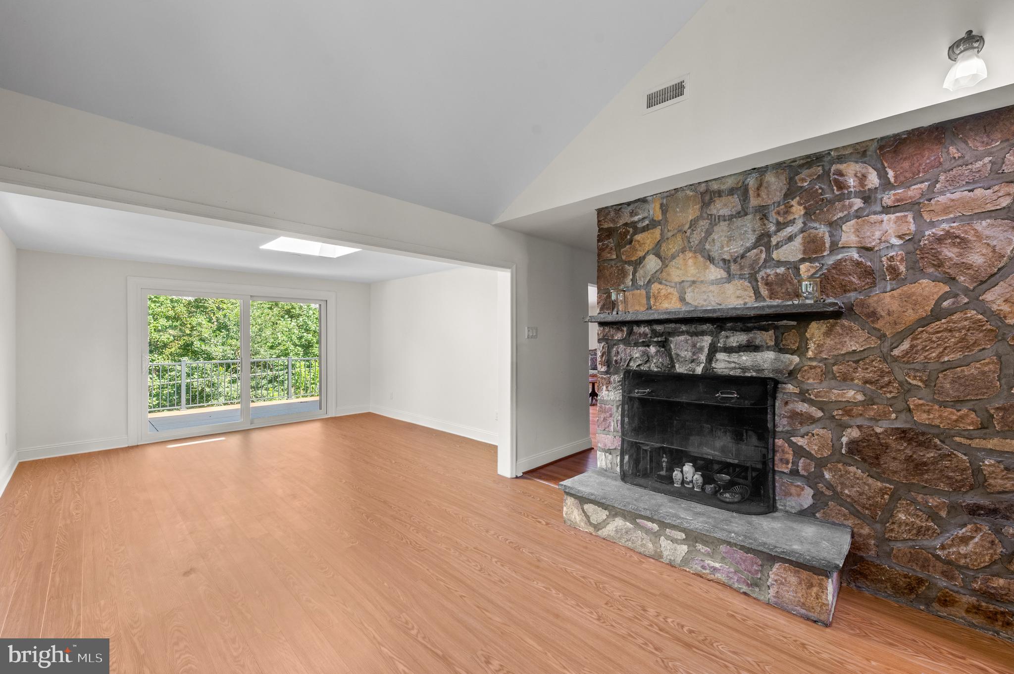 1140 GREEN TREE LANE