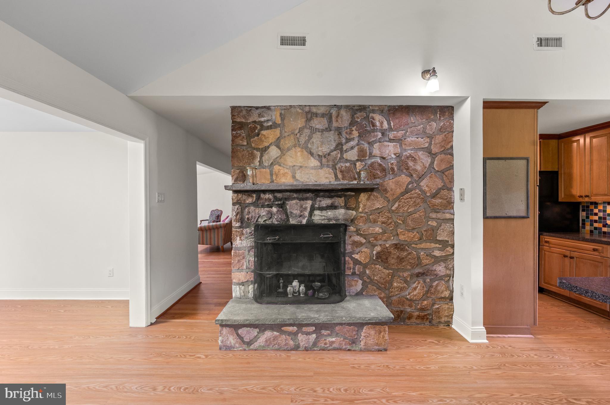 1140 GREEN TREE LANE