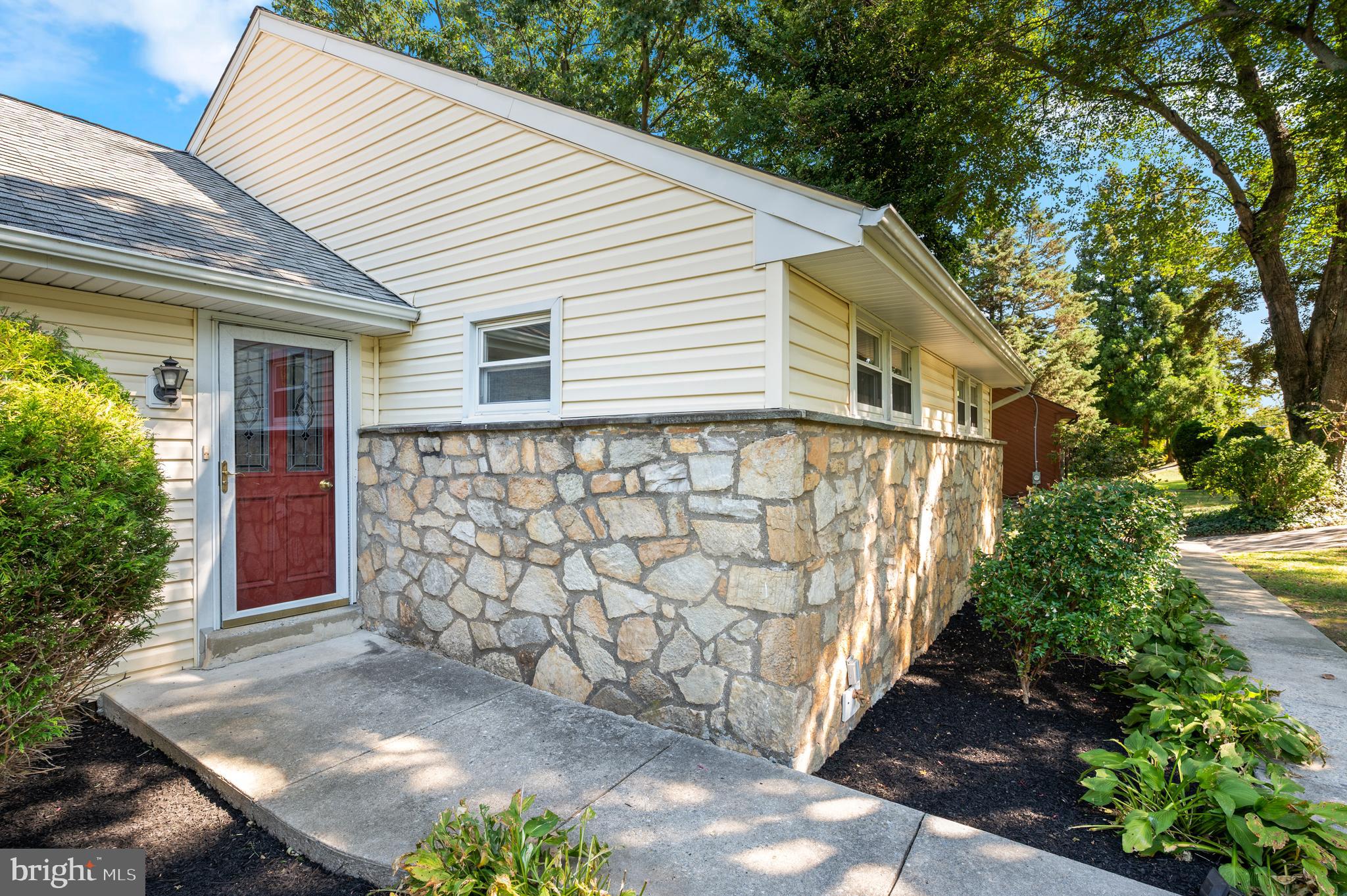 1140 GREEN TREE LANE