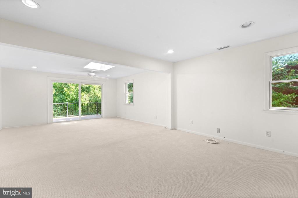 1140 GREEN TREE LANE