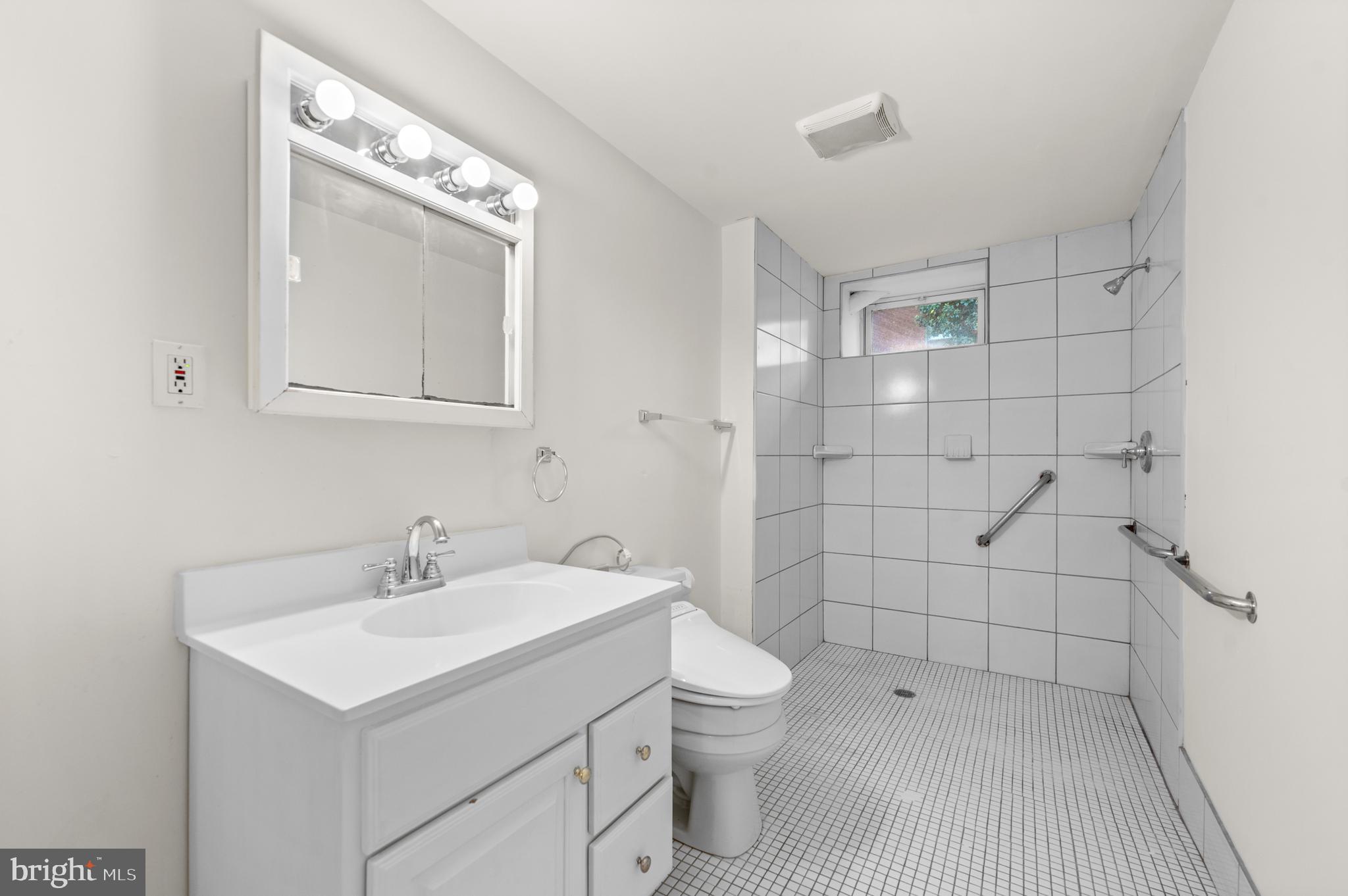 1140 GREEN TREE LANE