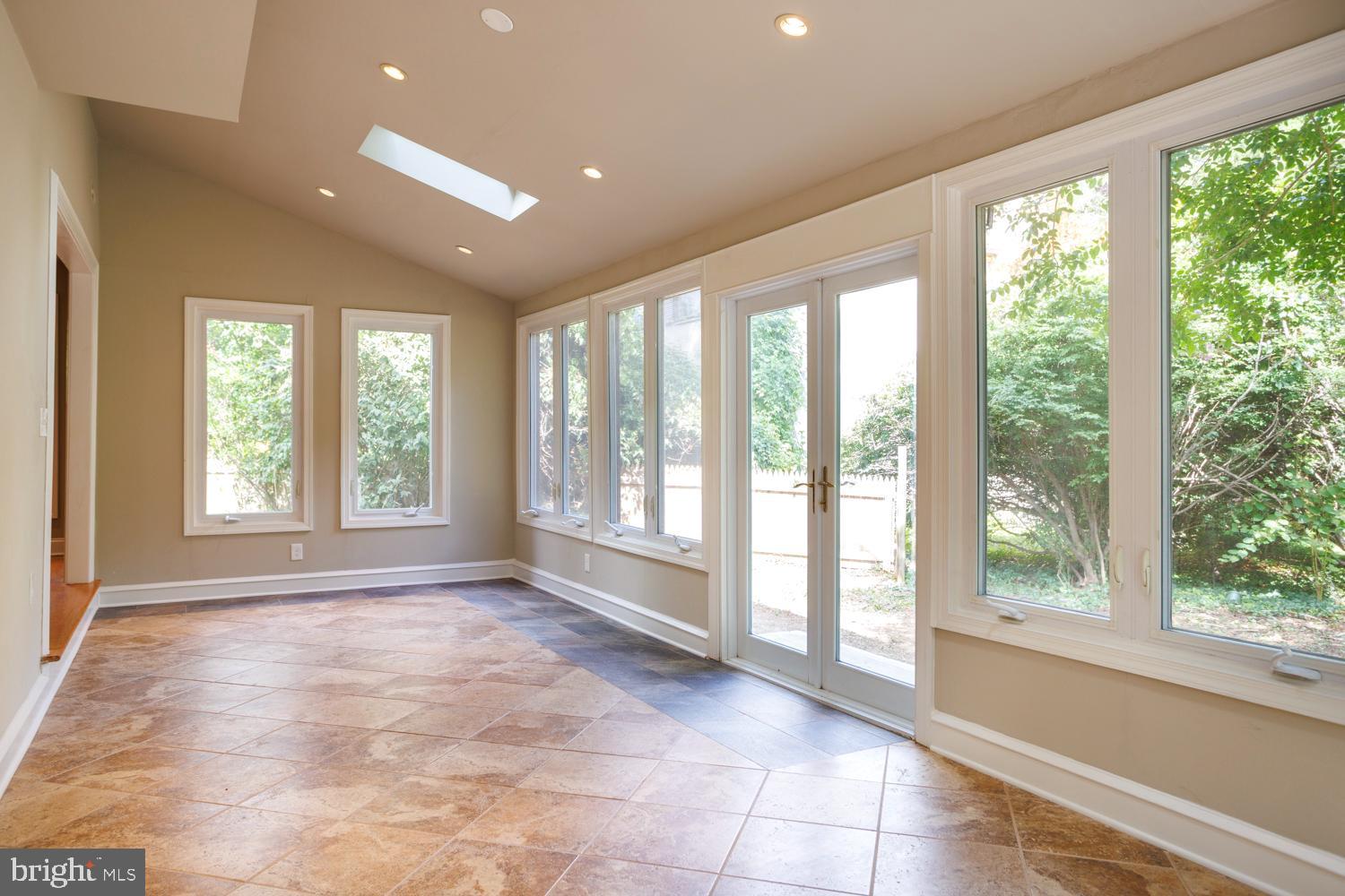 610 ARGYLE CIRCLE