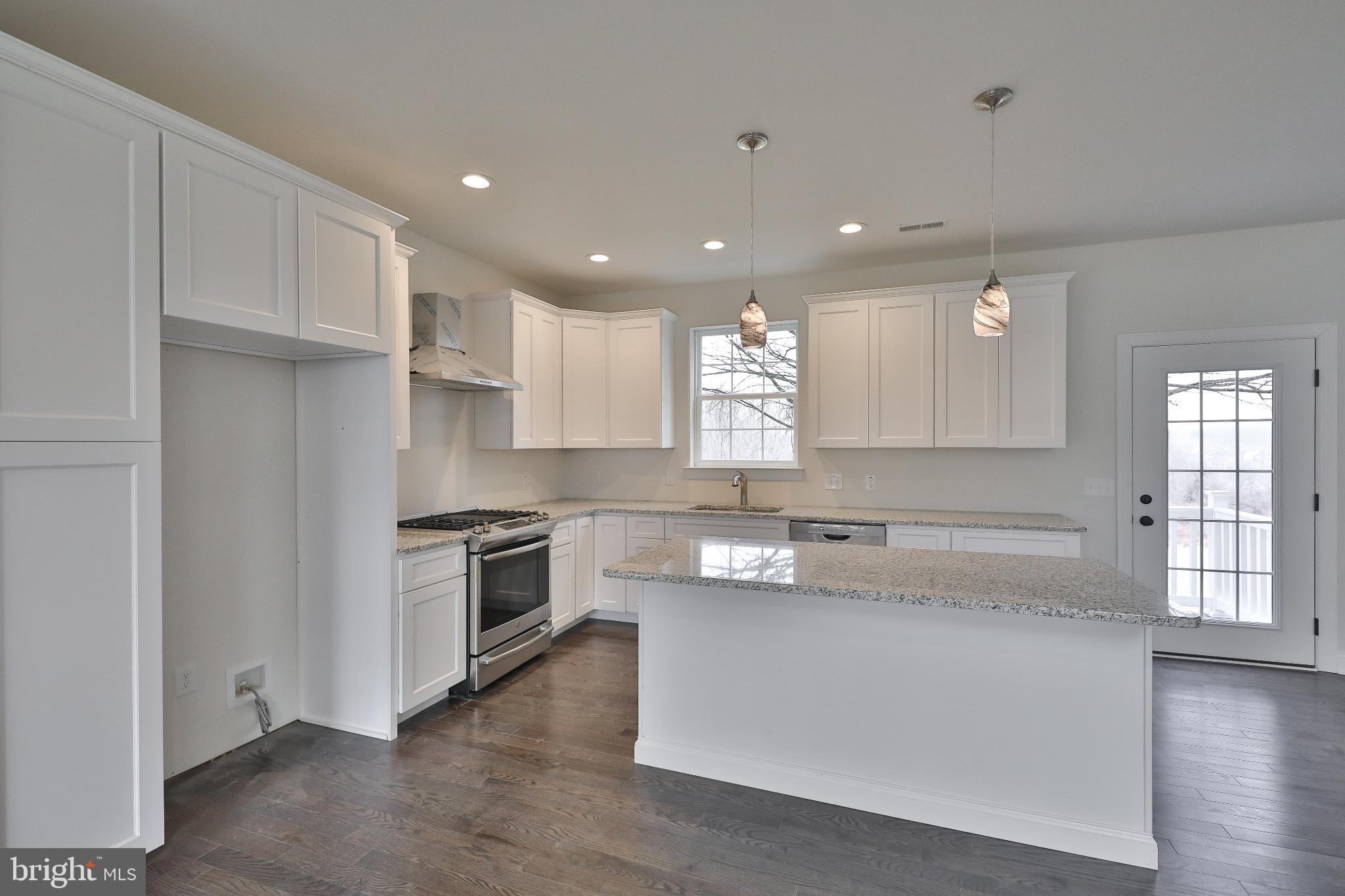 440 E 9TH AVENUE LOT 1