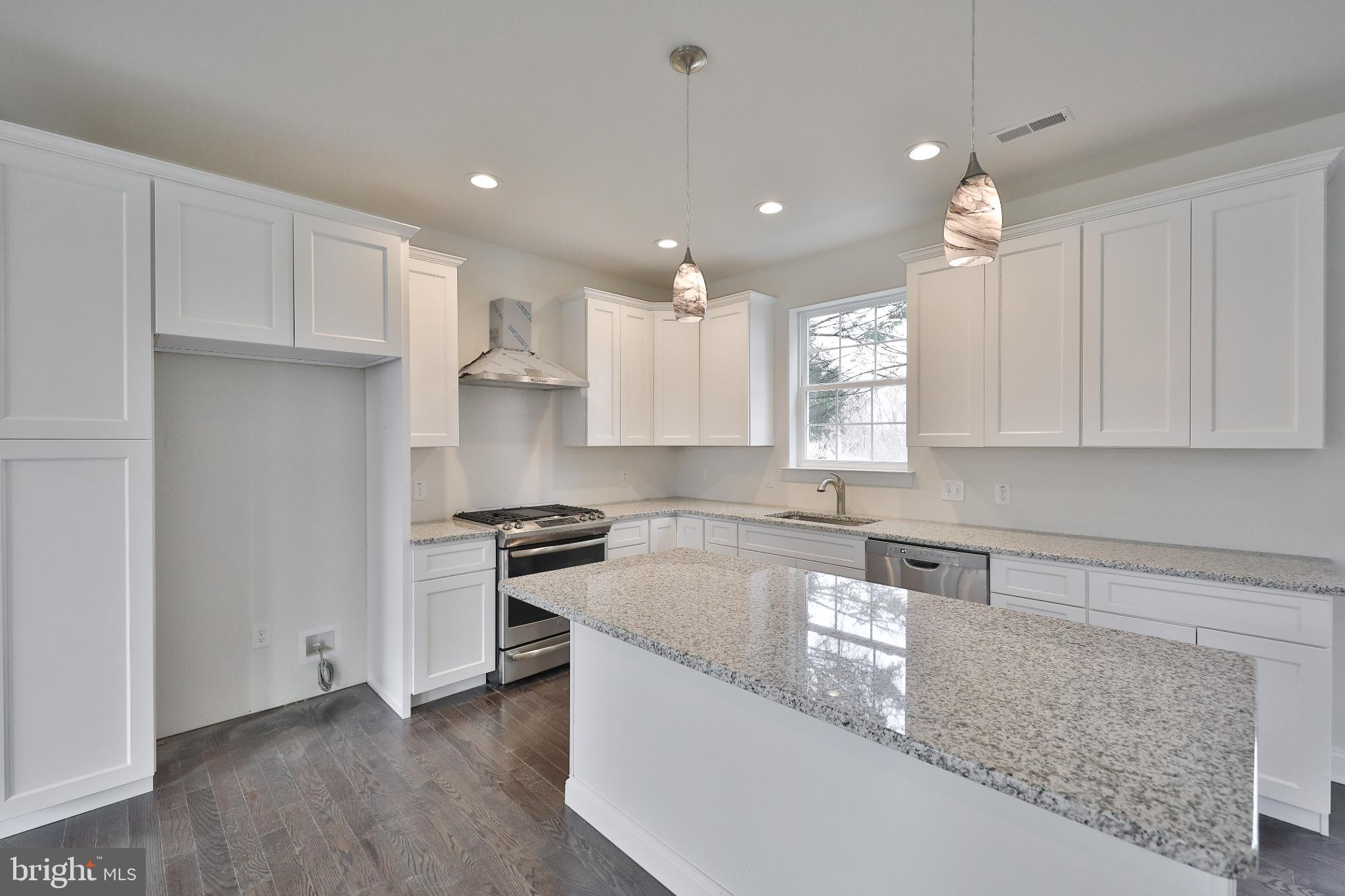 440 E 9TH AVENUE LOT 1