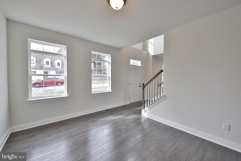 440 E 9TH AVENUE LOT 1