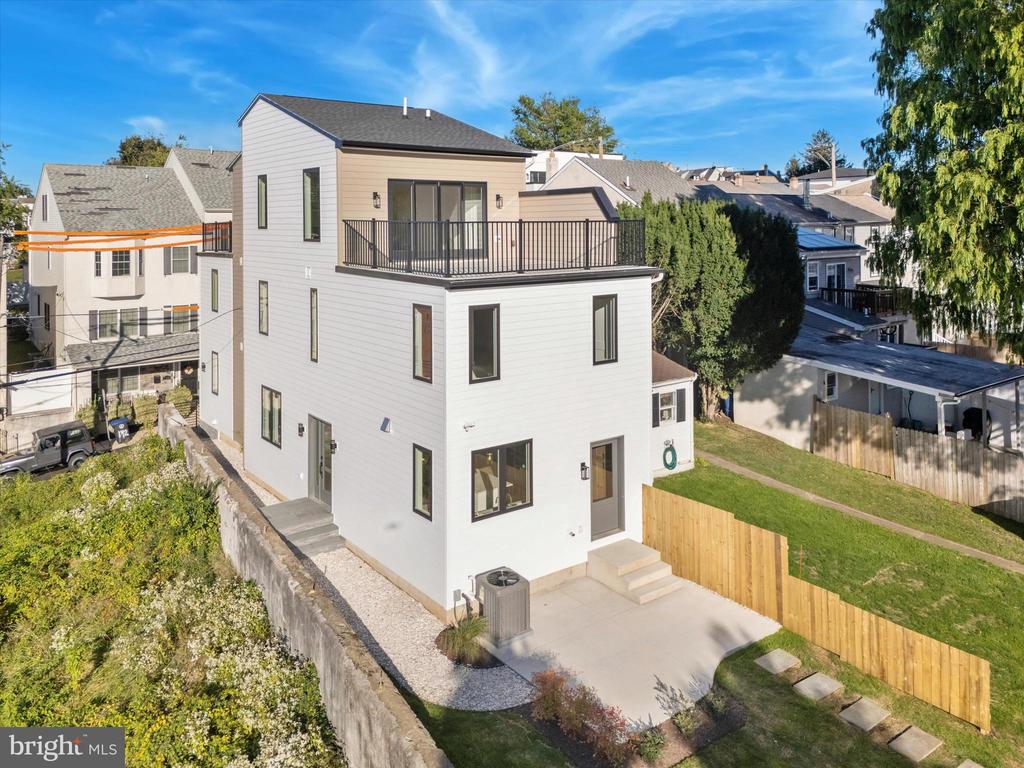 135 W 1ST AVENUE