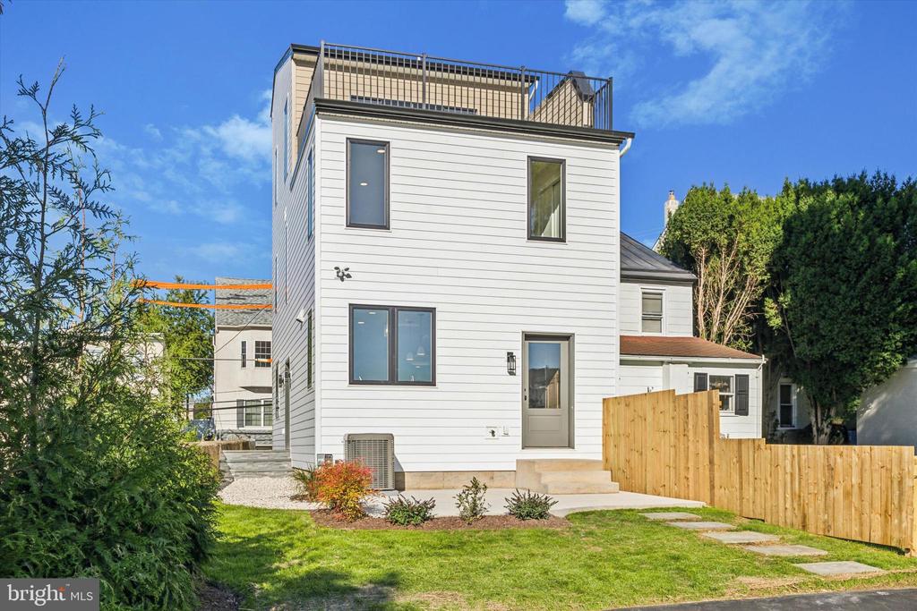 135 W 1ST AVENUE