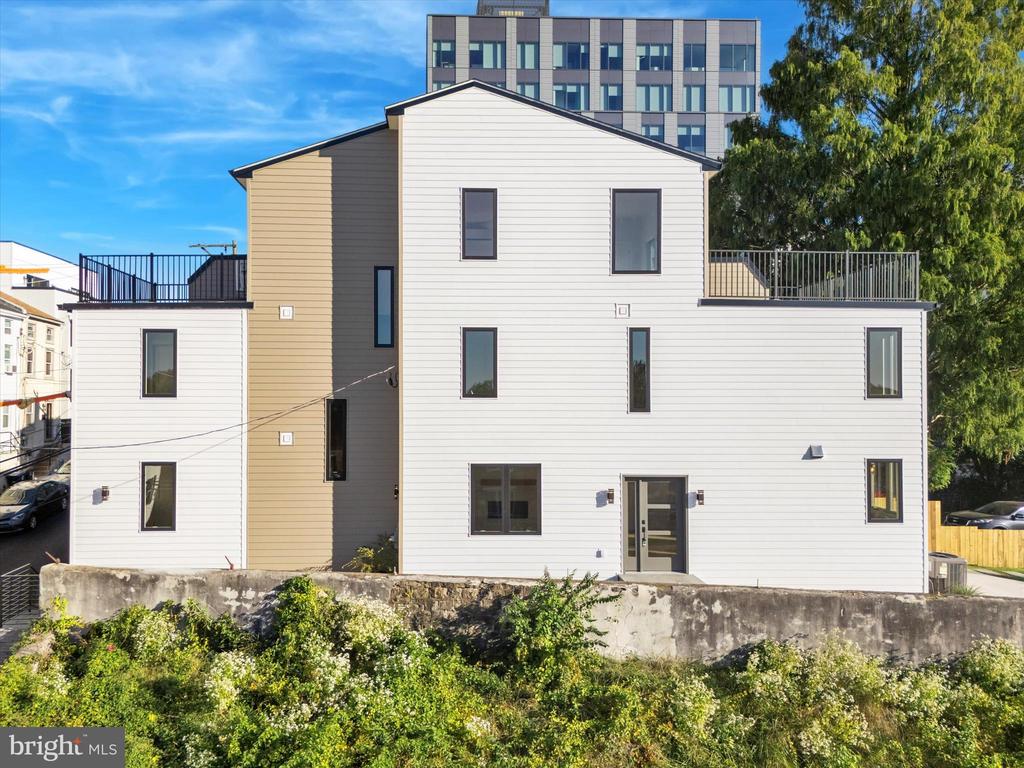 135 W 1ST AVENUE