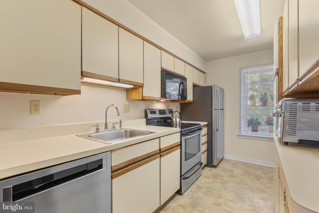 922 MONTGOMERY AVENUE C-2