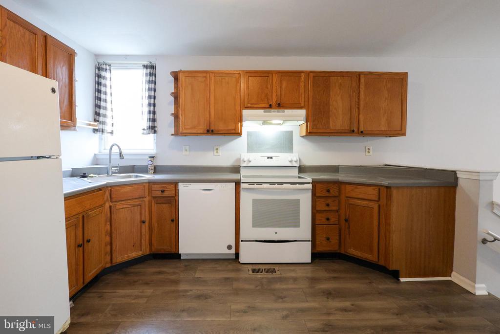 200 FORD 1ST FLOOR