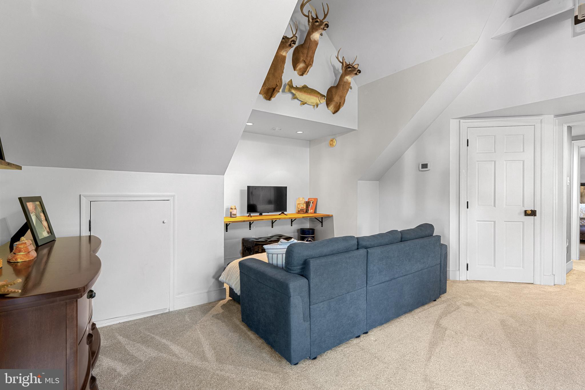 1141 LAFAYETTE ROAD