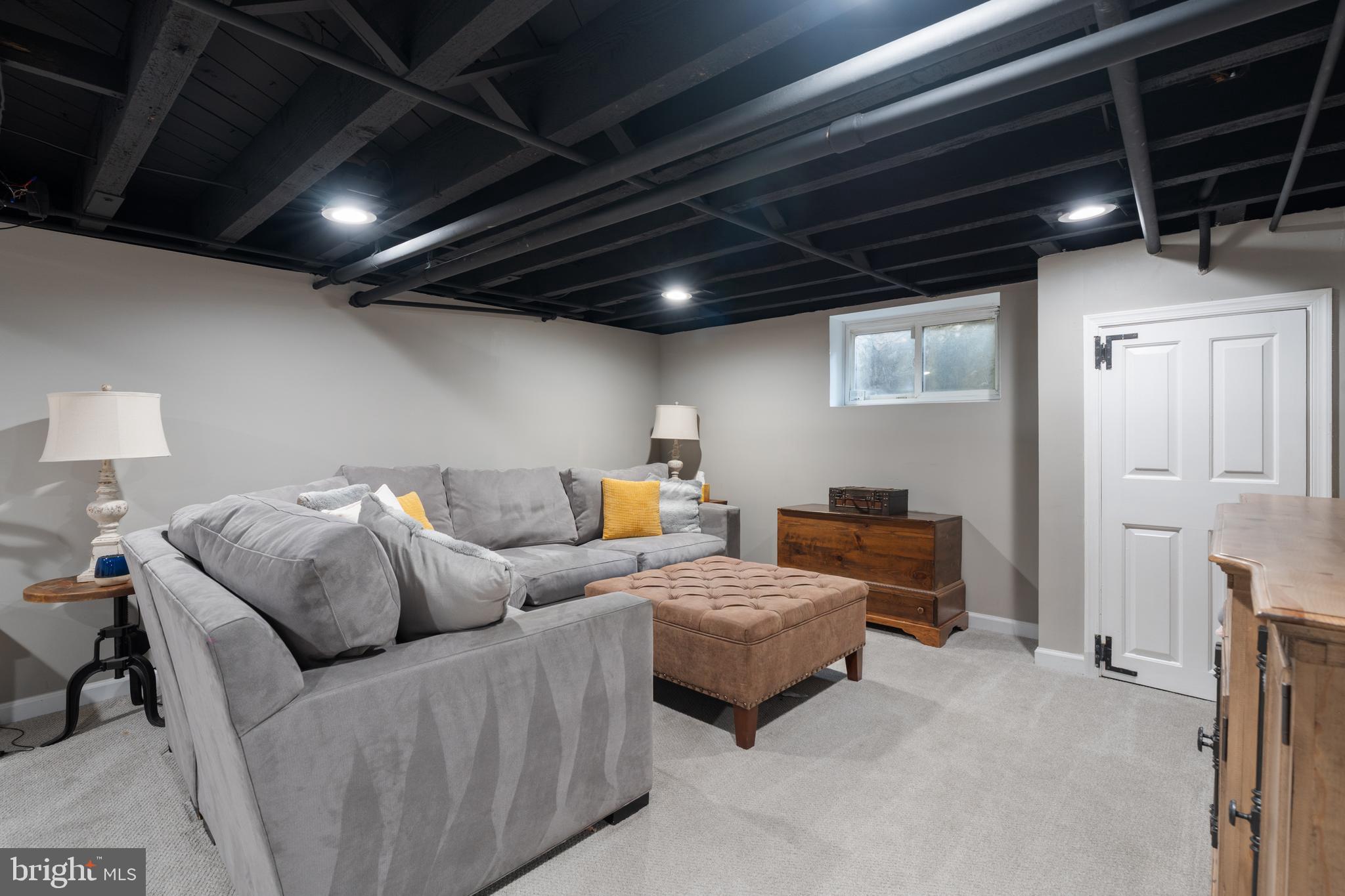 1141 LAFAYETTE ROAD