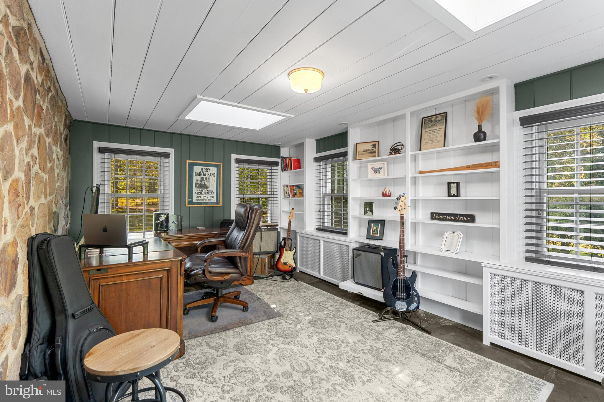 1141 LAFAYETTE ROAD