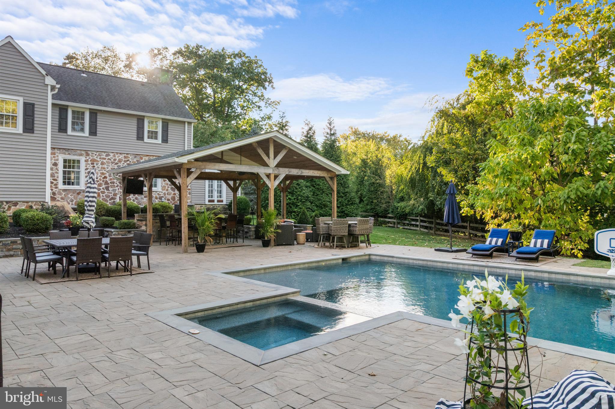 1141 LAFAYETTE ROAD