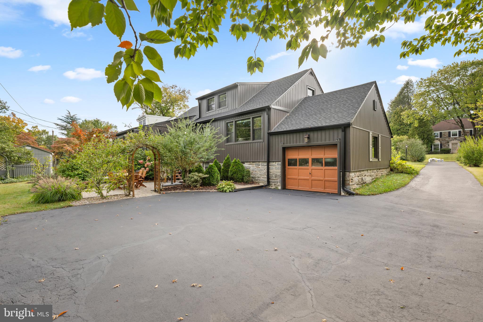 421 PARKVIEW DRIVE