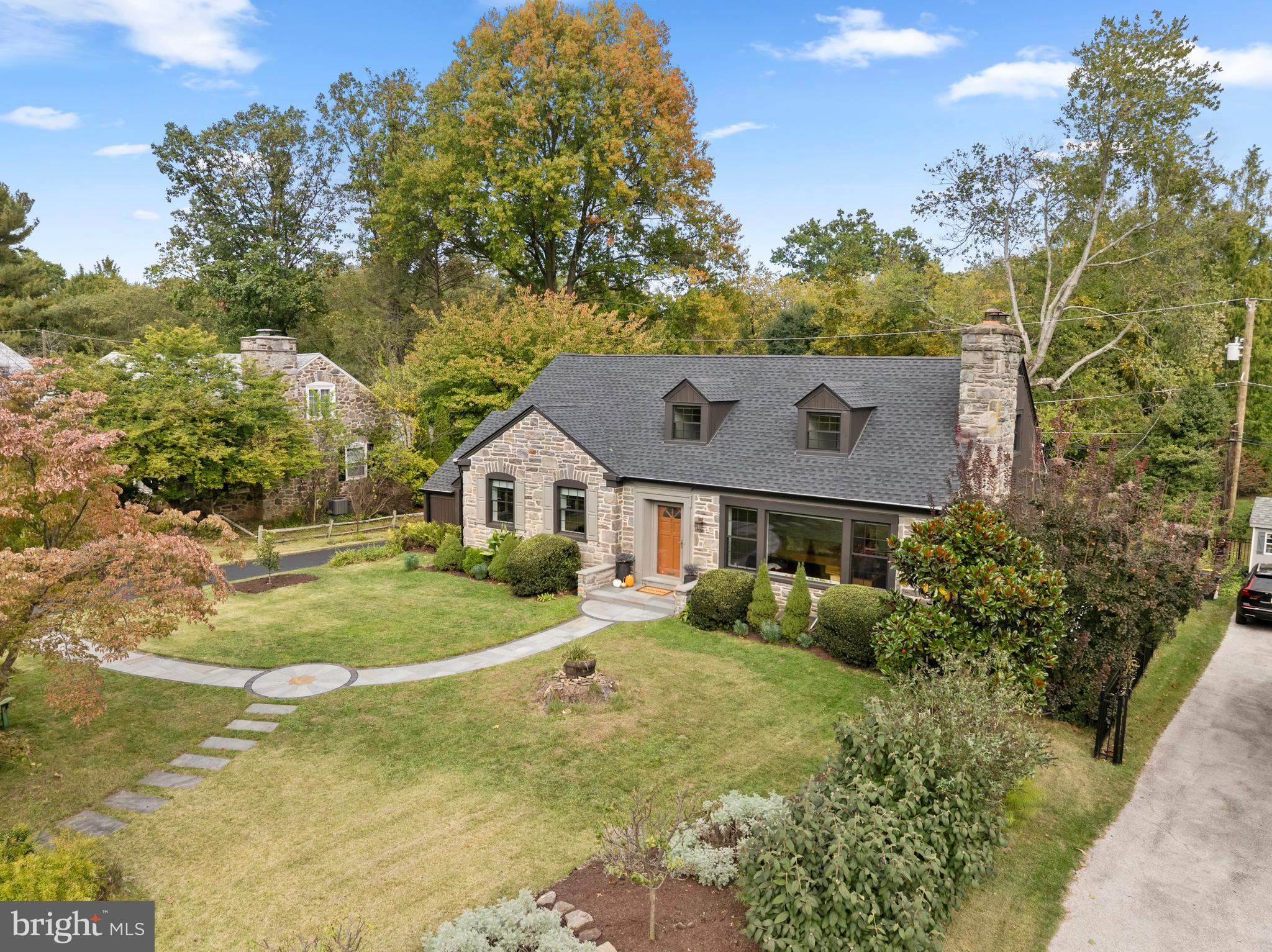 421 PARKVIEW DRIVE