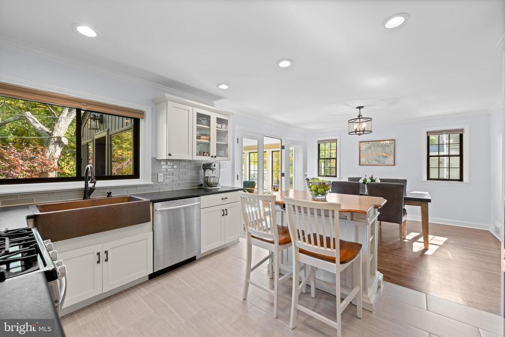421 PARKVIEW DRIVE